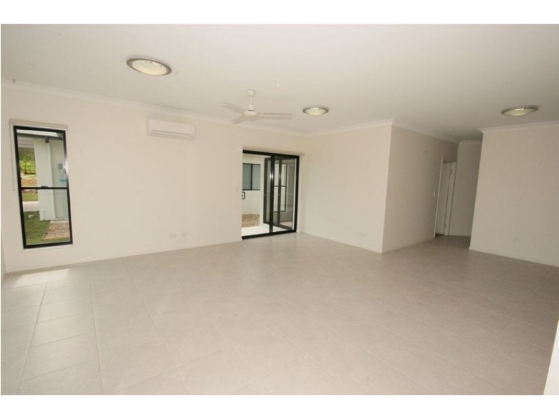 2/4 Endeavour Circuit, Cannonvale QLD 4802