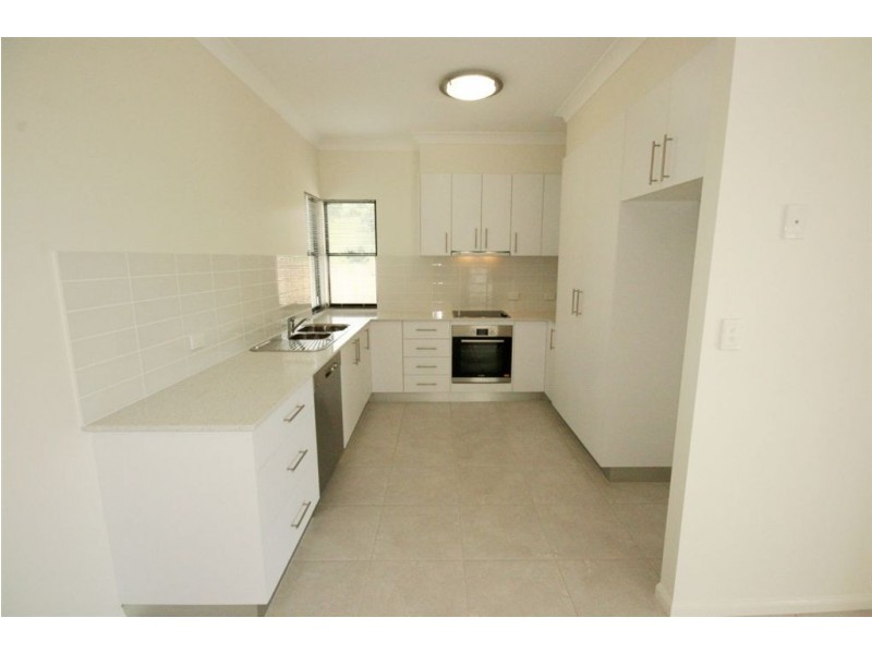 2/4 Endeavour Circuit, Cannonvale QLD 4802