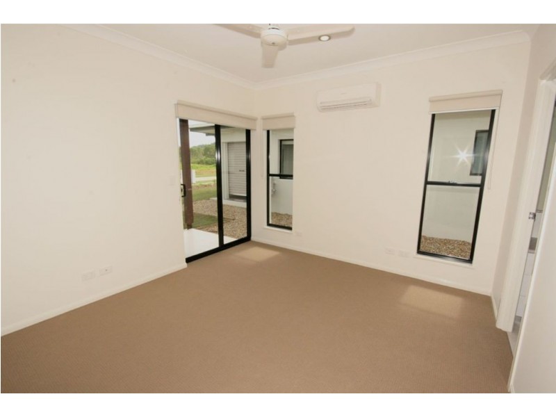 2/4 Endeavour Circuit, Cannonvale QLD 4802
