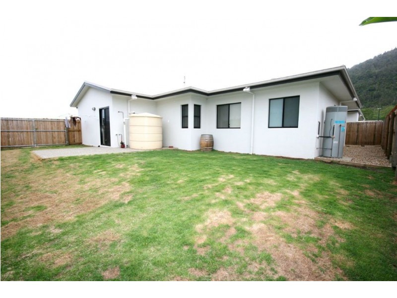 2/4 Endeavour Circuit, Cannonvale QLD 4802