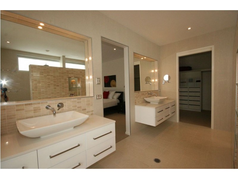 7 Summit Ave, Airlie Beach QLD 4802