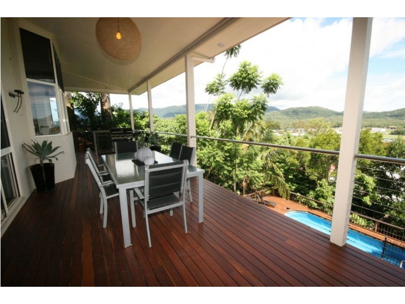 6 Whitehaven Cres, Cannonvale QLD 4802