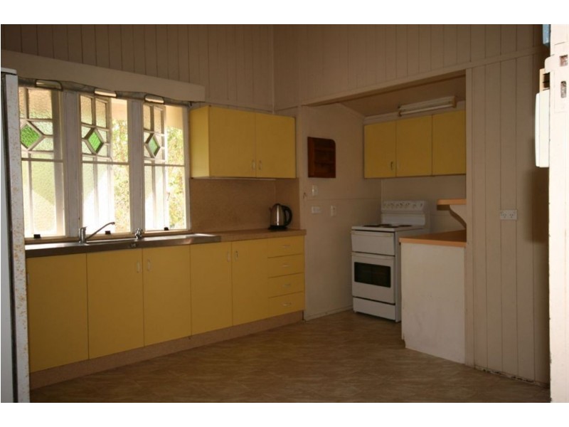 16 Smith Street, Proserpine QLD 4800