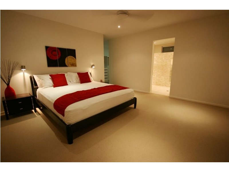 7 Summit Avenue, Airlie Beach QLD 4802