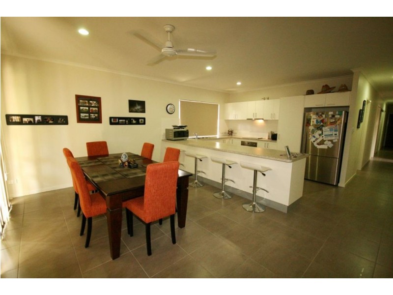 12 Waite Creek Court, Cannonvale QLD 4802