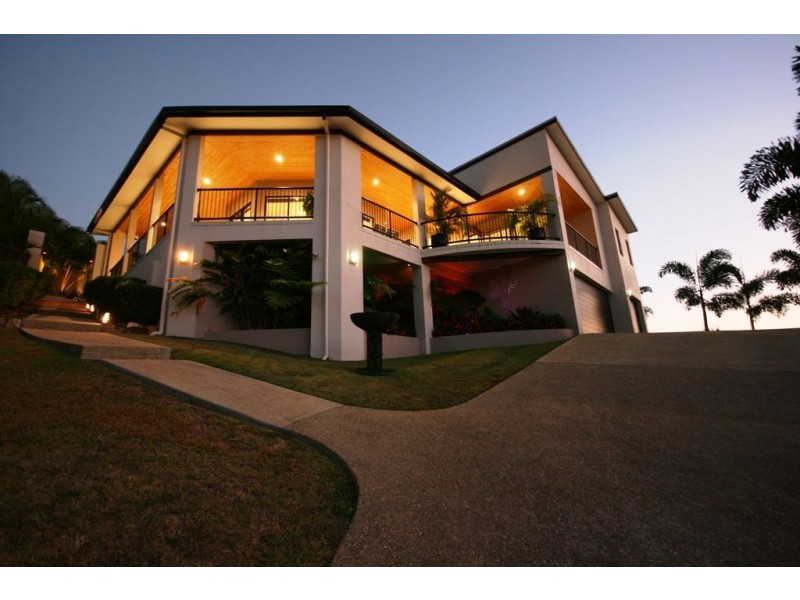 5 Whitehaven Cres, Cannonvale QLD 4802