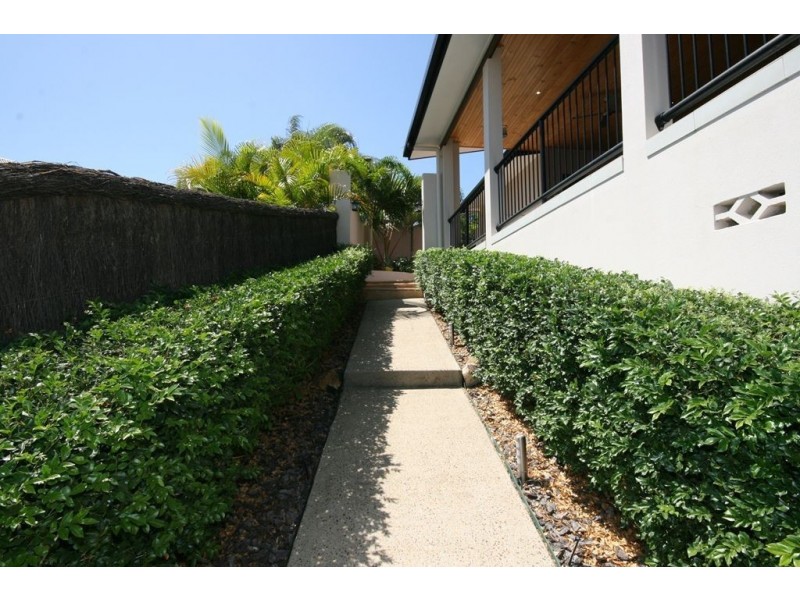 5 Whitehaven Cres, Cannonvale QLD 4802