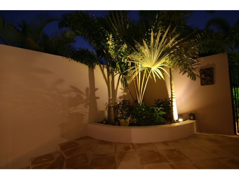 5 Whitehaven Cres, Cannonvale QLD 4802