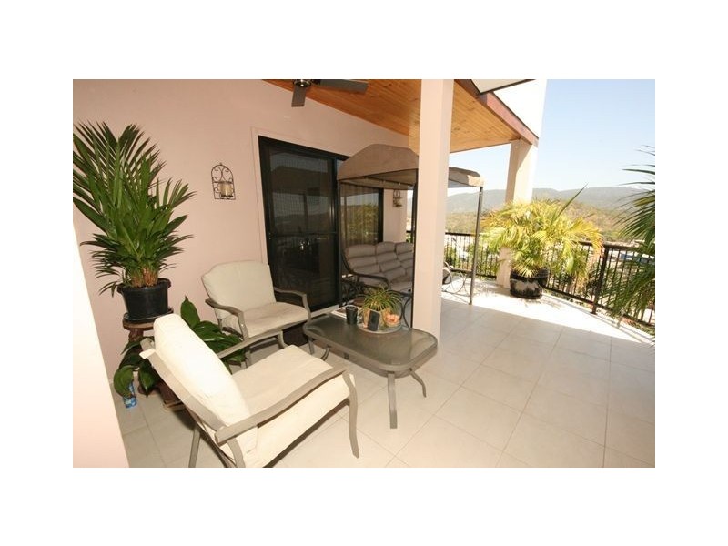 5 Whitehaven Cres, Cannonvale QLD 4802