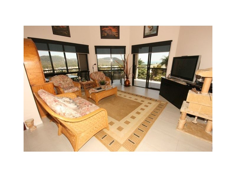 5 Whitehaven Cres, Cannonvale QLD 4802