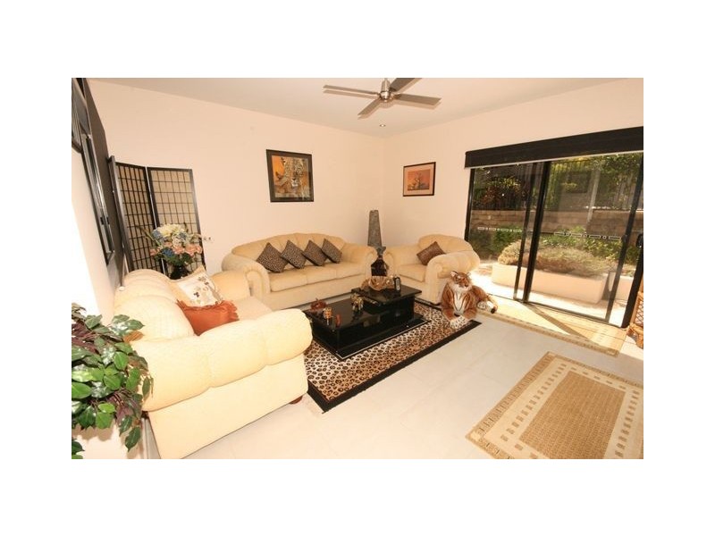 5 Whitehaven Cres, Cannonvale QLD 4802