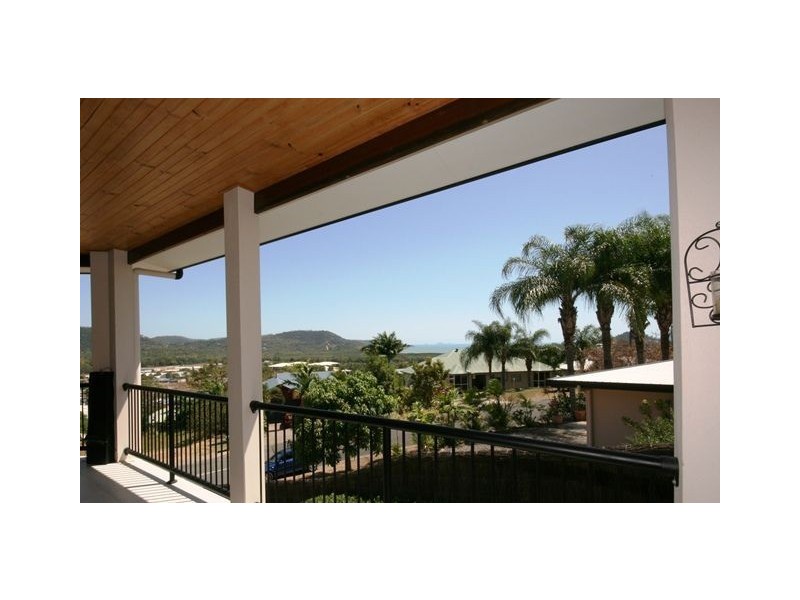 5 Whitehaven Cres, Cannonvale QLD 4802