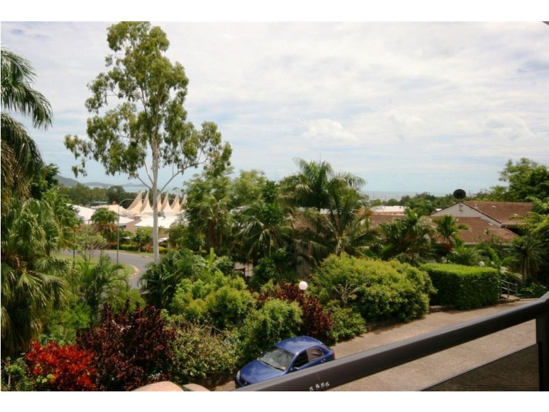 103/2 Eshelby Drive, Cannonvale QLD 4802