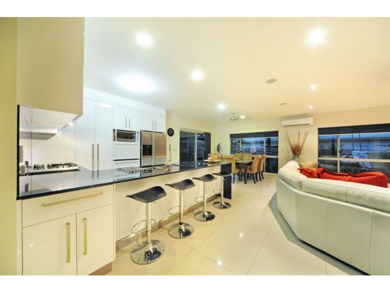 38 Parker Road, Cannonvale QLD 4802