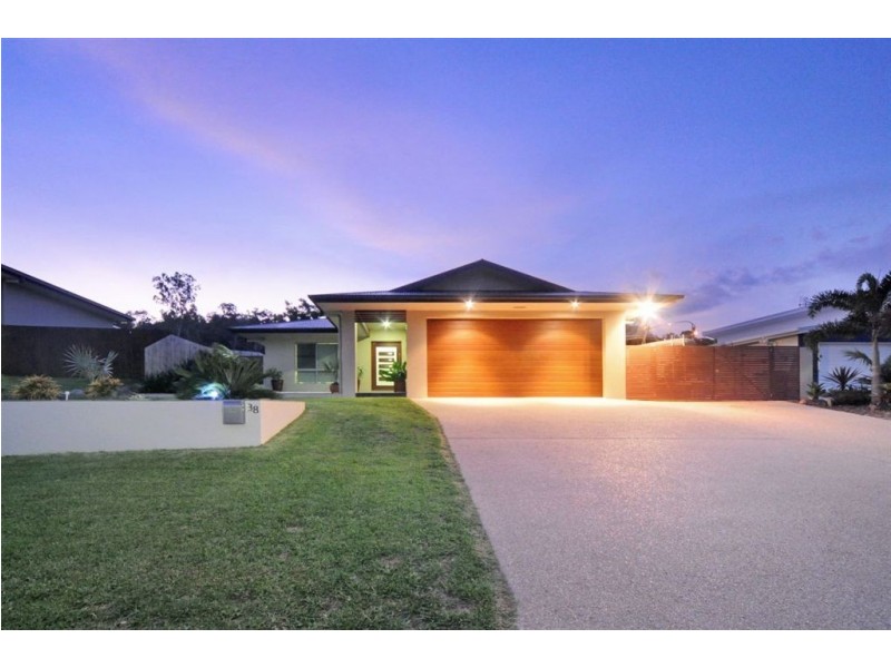 38 Parker Road, Cannonvale QLD 4802