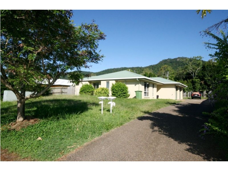 1 & 2/16 Banksia Court, Cannonvale QLD 4802