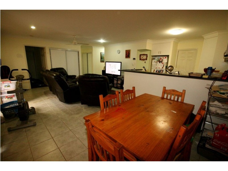 1 & 2/16 Banksia Court, Cannonvale QLD 4802