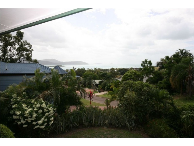 8 Gregory Court, Cannonvale QLD 4802
