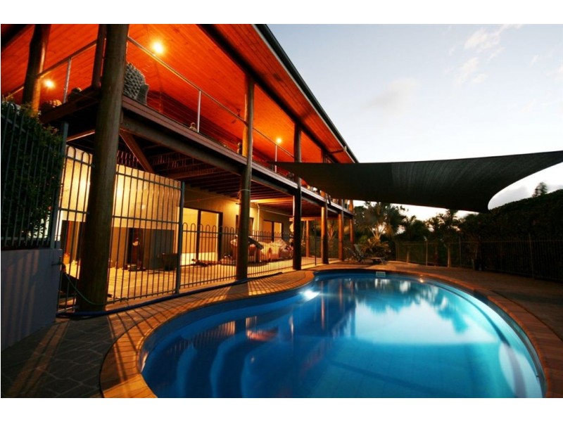 17 Macona Crescent, Cannonvale QLD 4802
