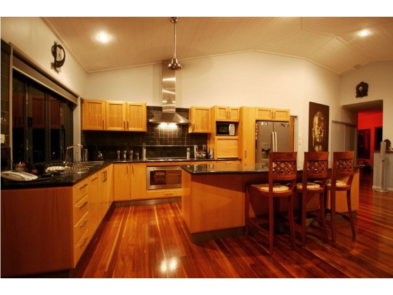 17 Macona Crescent, Cannonvale QLD 4802