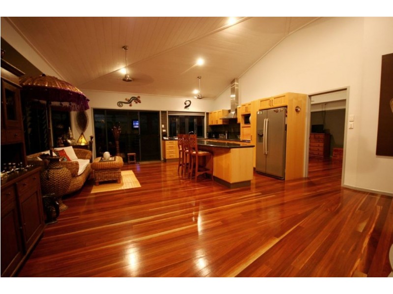 17 Macona Crescent, Cannonvale QLD 4802