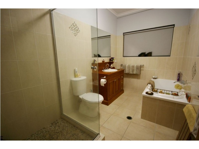 17 Macona Crescent, Cannonvale QLD 4802