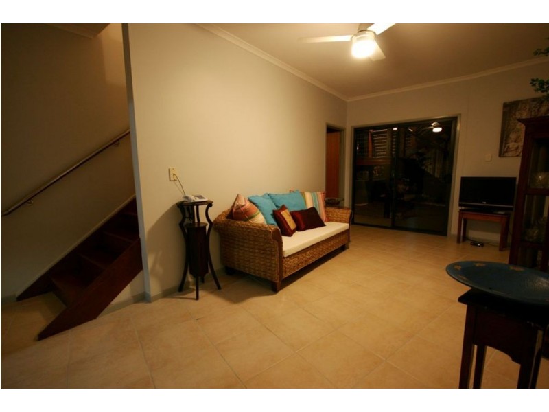 17 Macona Crescent, Cannonvale QLD 4802