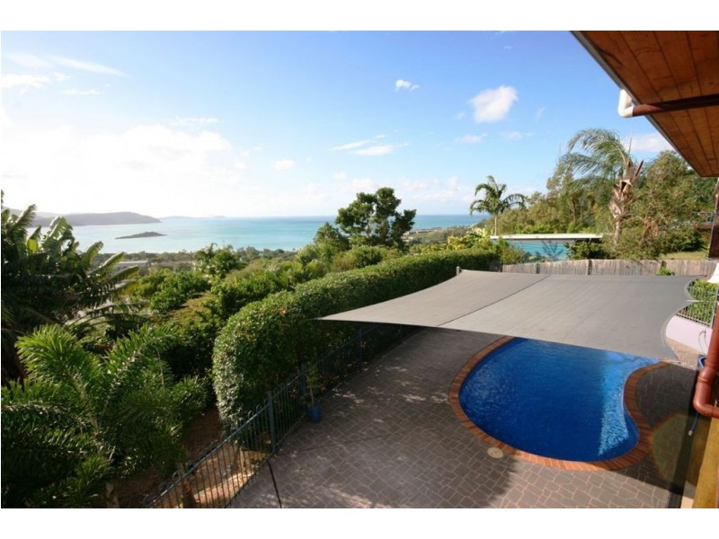 17 Macona Crescent, Cannonvale QLD 4802