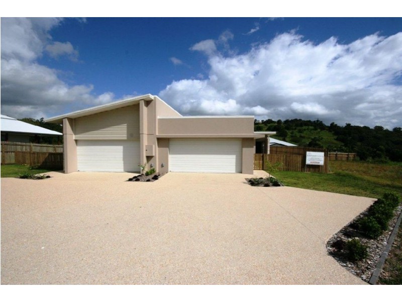 2/61 Endeavour Cct, Cannonvale QLD 4802
