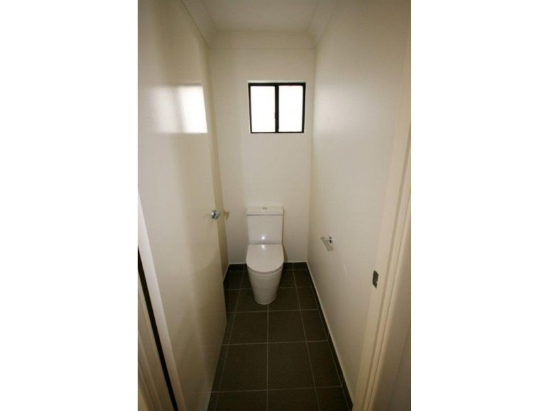 2/61 Endeavour Cct, Cannonvale QLD 4802