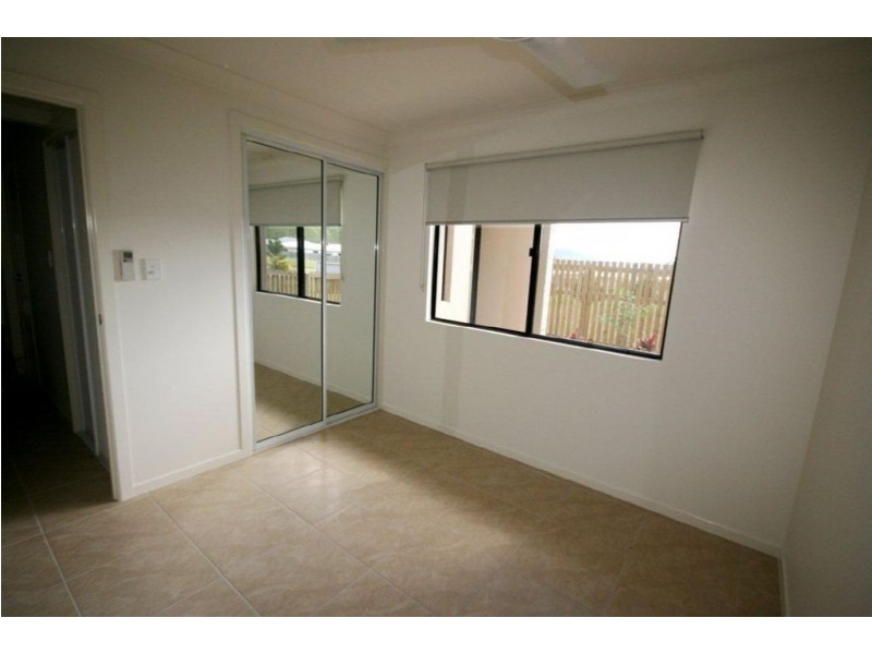 2/61 Endeavour Cct, Cannonvale QLD 4802