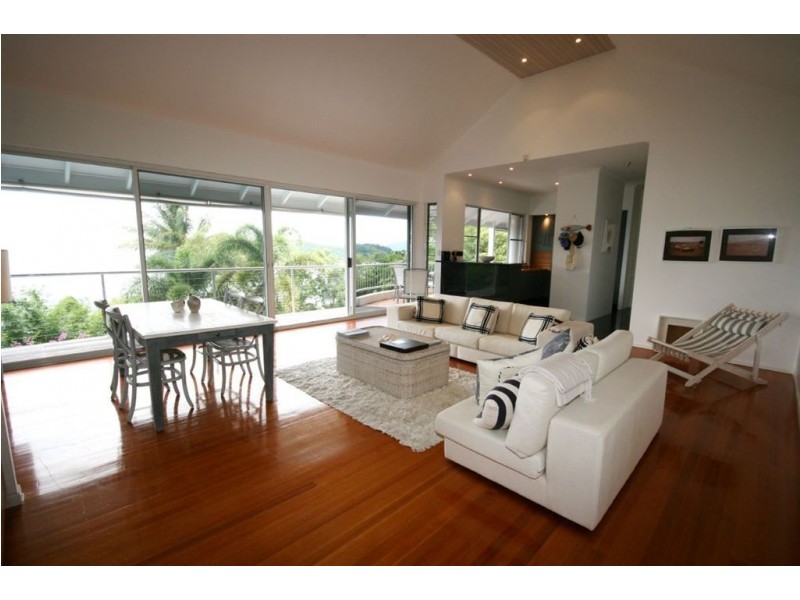 9 Shutehaven Close, Shute Harbour QLD 4802