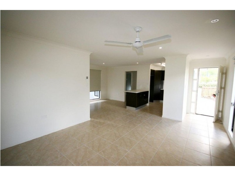 1/71 Endeavour Cct, Cannonvale QLD 4802