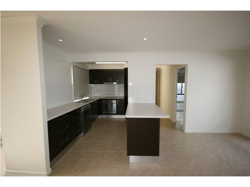 2/71 Endeavour Cct, Cannonvale QLD 4802