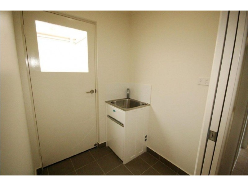 2/47 Endeavour Cct, Cannonvale QLD 4802