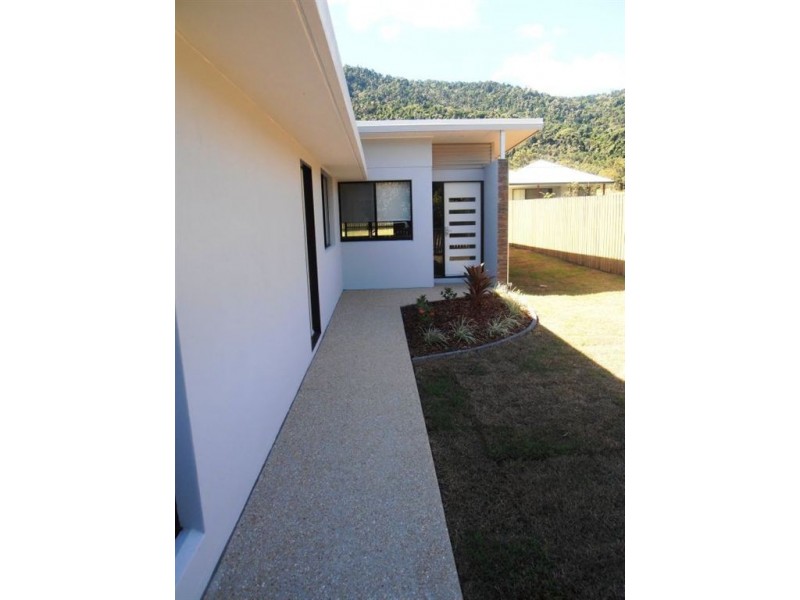 2/89 Parker Road, Cannonvale QLD 4802