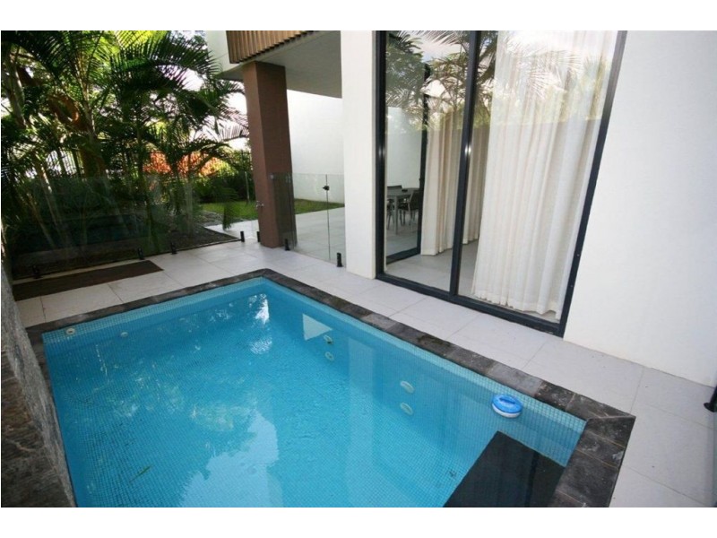2/11 Altman Ave, Cannonvale QLD 4802