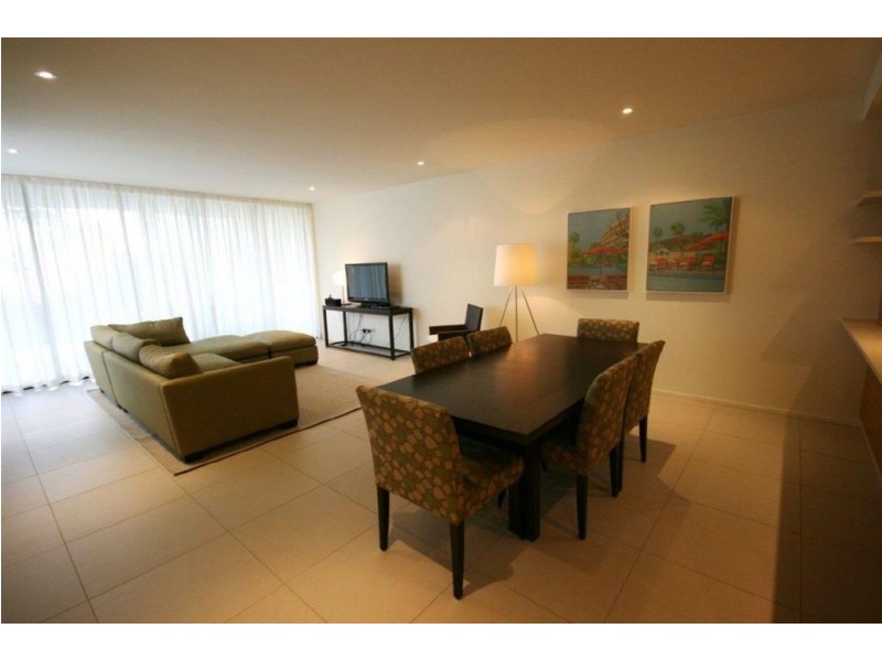 2/11 Altman Ave, Cannonvale QLD 4802