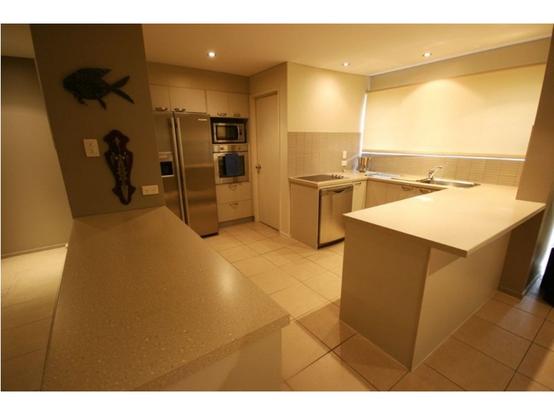 103/2 Eshelby Drive, Cannonvale QLD 4802