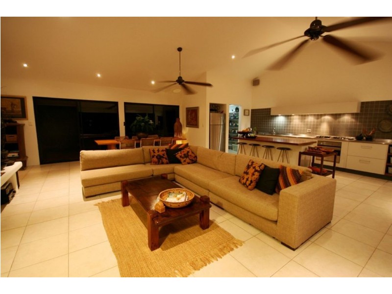 58 Ridgeview Road, Cannonvale QLD 4802