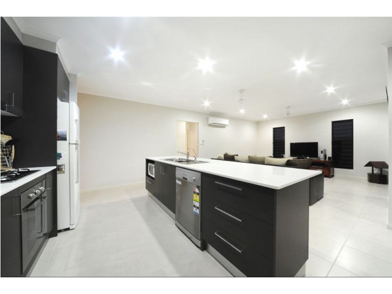 2 Jonquill Court, Cannonvale QLD 4802