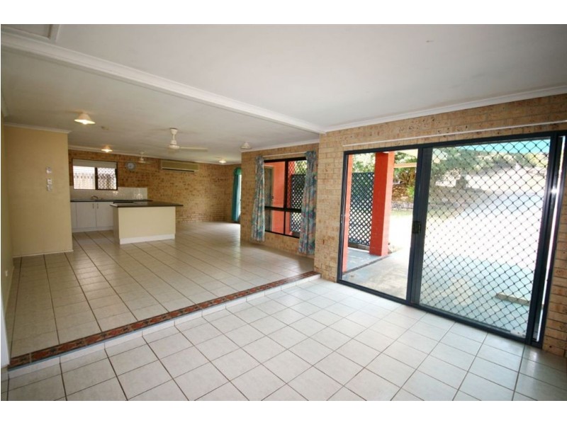38 South Molle Boulevard, Cannonvale QLD 4802