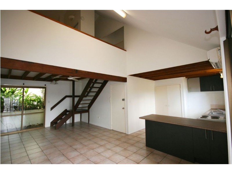 1/4 Border Drive, Cannonvale QLD 4802