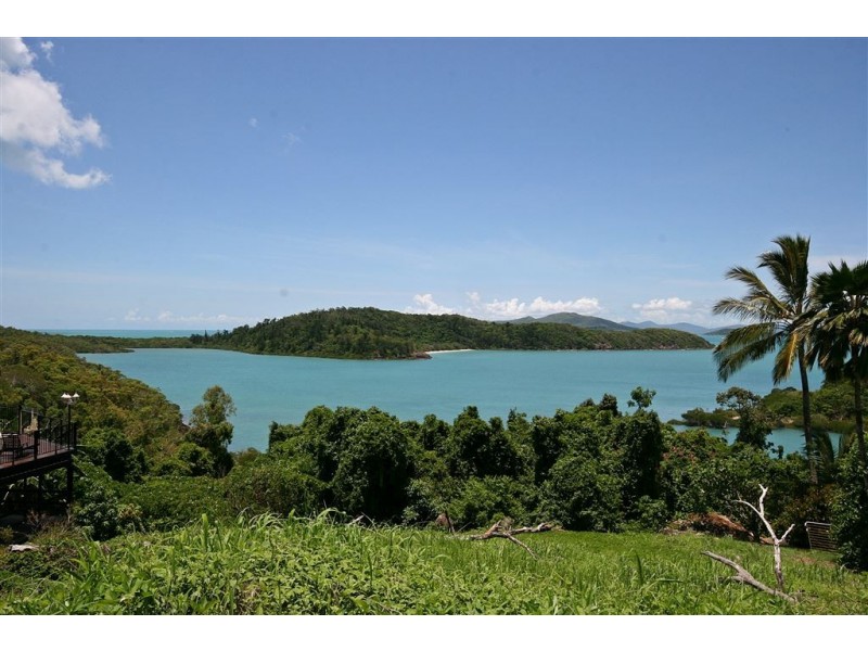 11 Warrain Street, Shute Harbour QLD 4802