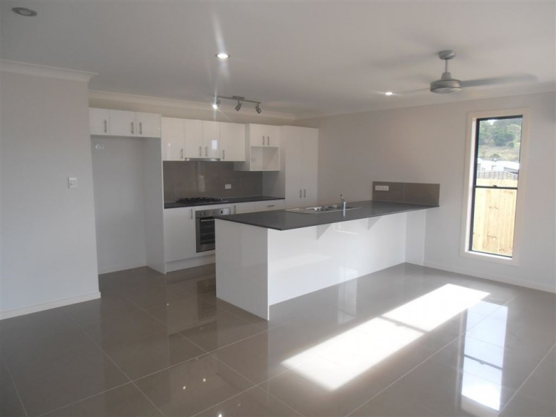 34 Endeavour Cct, Cannonvale QLD 4802