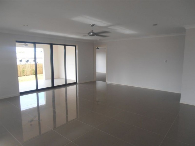 34 Endeavour Cct, Cannonvale QLD 4802