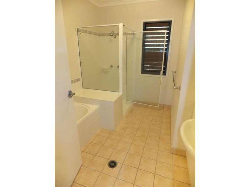 2/6 Border Drive, Cannonvale QLD 4802