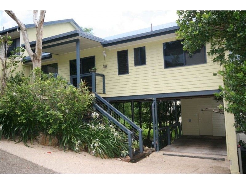 2/6 Border Drive, Cannonvale QLD 4802