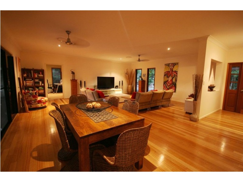 77 Pringle Road, Cannonvale QLD 4802