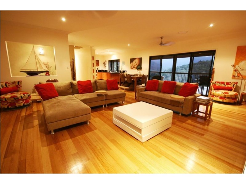 77 Pringle Road, Cannonvale QLD 4802